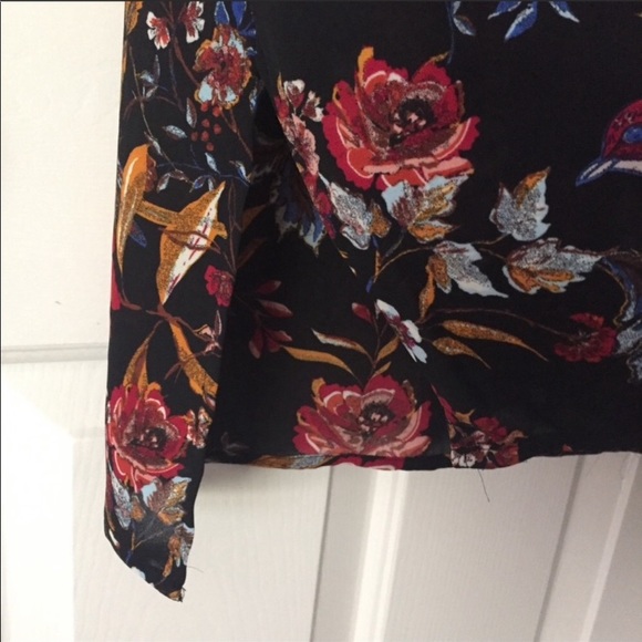 DR2 Black Floral Blouse Size Medium - Picture 3 of 7